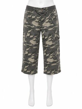 da-sh Women’s Camo Capris.